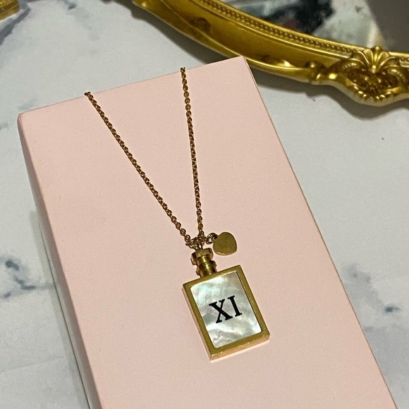 NWT - Stainless Steel Gold Necklace - Picture 3 of 7